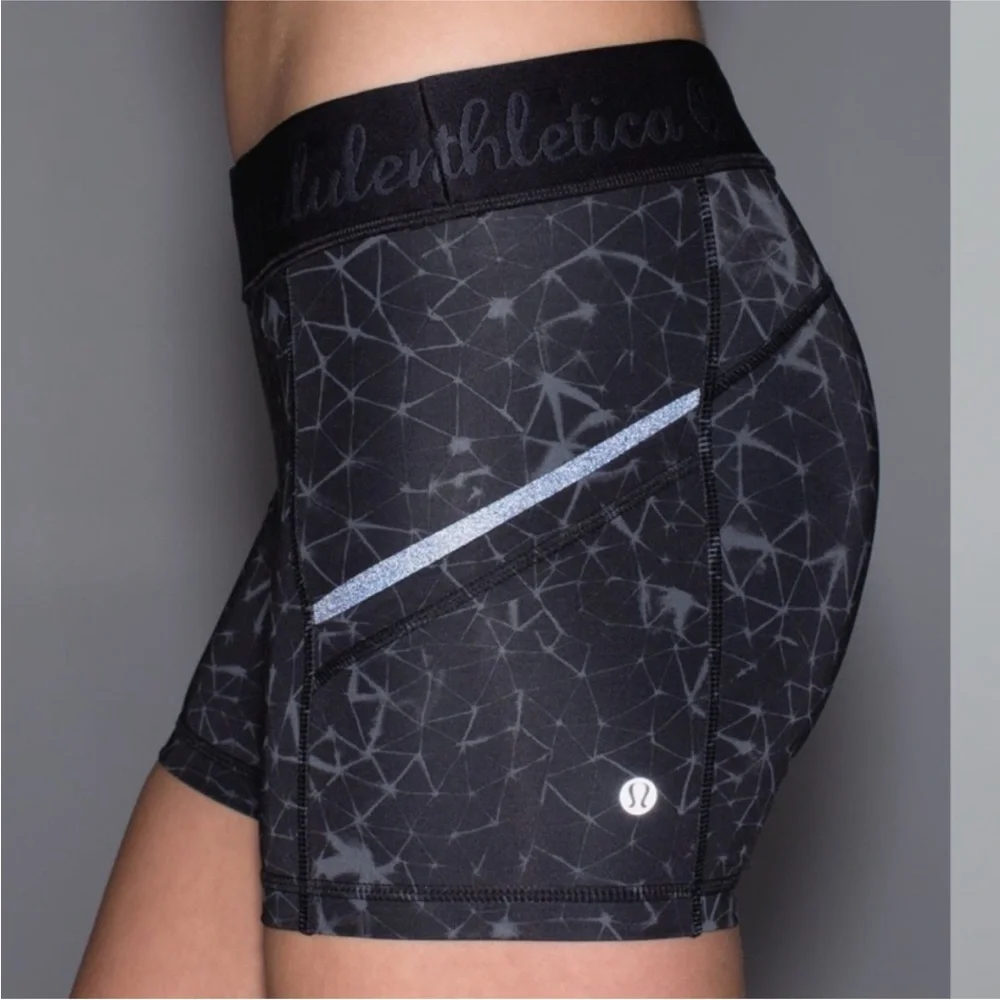 Lululemon athletica ~What The Sport / 4”Short Full   Size 2 Sashiko Print